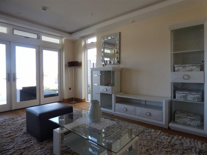 4 bed house in South District - 2