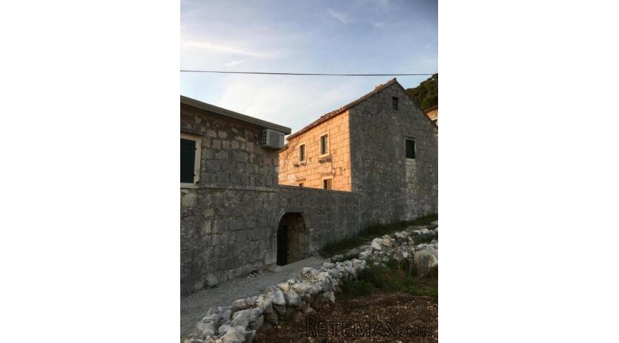 PODGORA - Autentična kamena kuća 157m + vrt