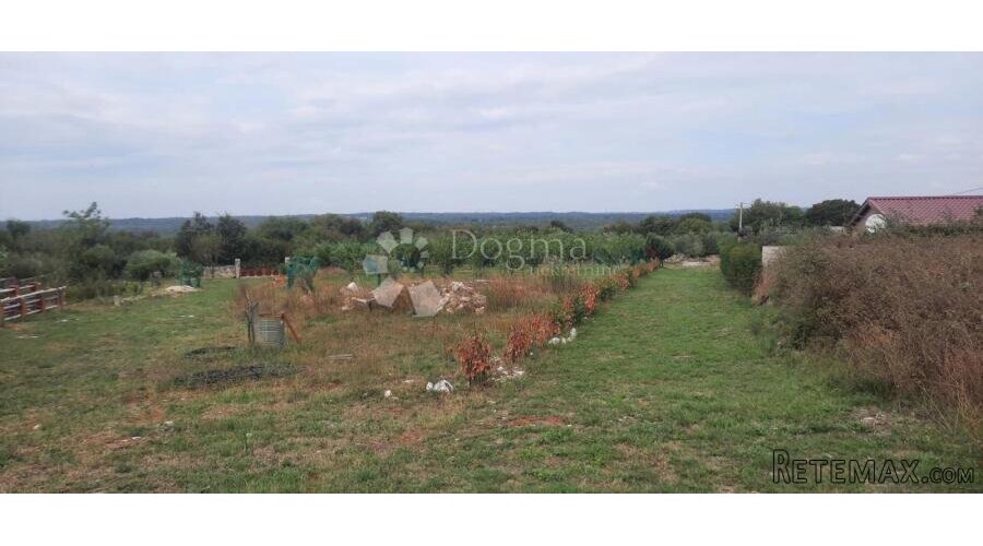 BRATULIĆI – Građevinsko 2.258 m2 s bogatim voćnjakom