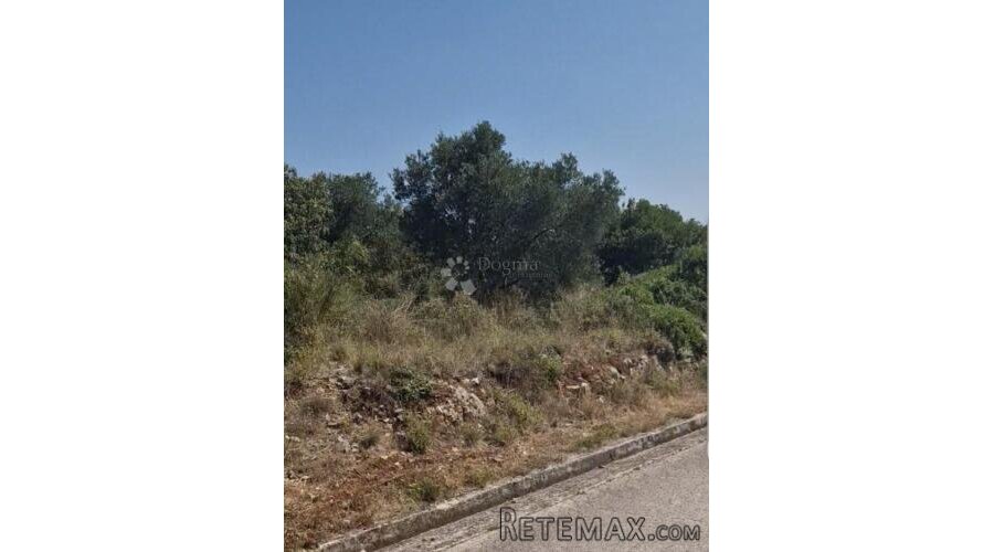Hitno-zemljište sa građevinskom dozvolom, Starigrad - 3