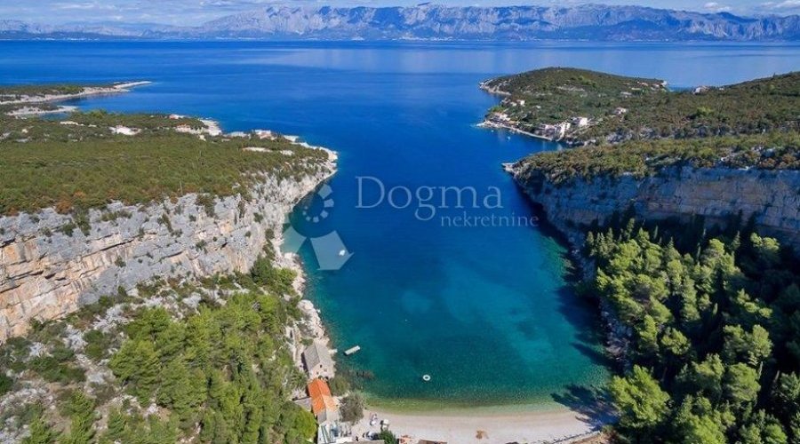 HVAR- građevinsko zemljište 1. red do mora, Uvala Pokrivenik - 4