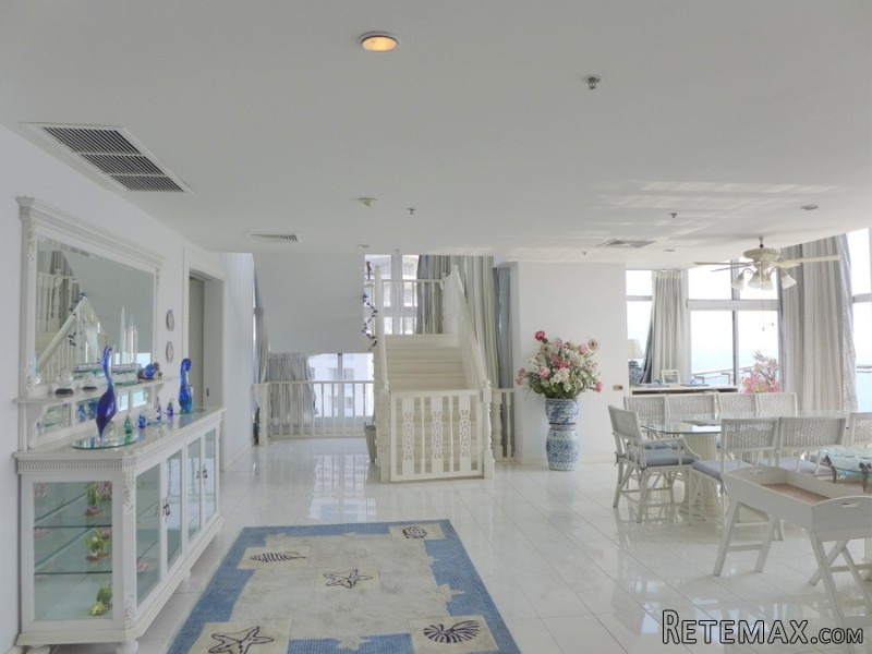 Duplex Penthouse, 4 bedrooms, right on.. - 2
