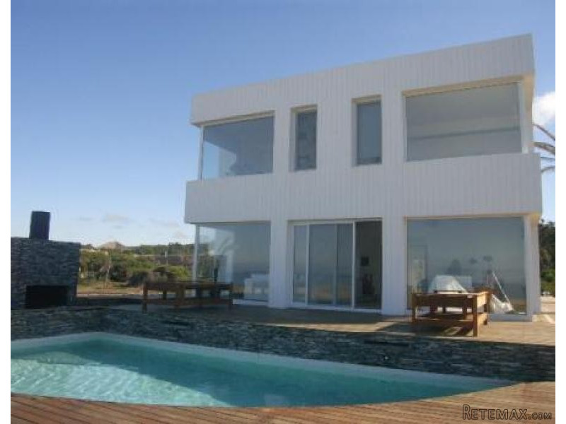 4 Bedroom House - For Rent - Santa..