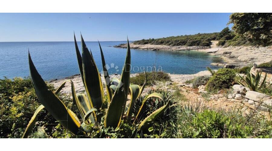 Poljoprivredno zemljište s pogledom na more - 250 m od plaže