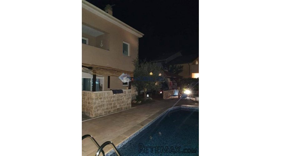 Otok Krk, Pinezići, stan 75 m2, bazen - 2