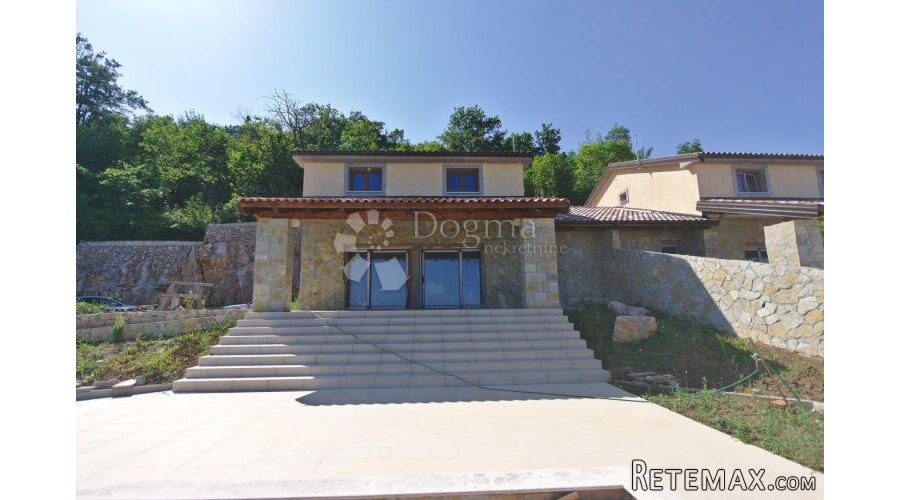 OPATIJA, POLJANE- KUĆA SA DVA DVOETAŽNA STANA DVA BAZENA I P
