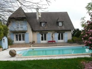 Lovely House with Swimming Pool