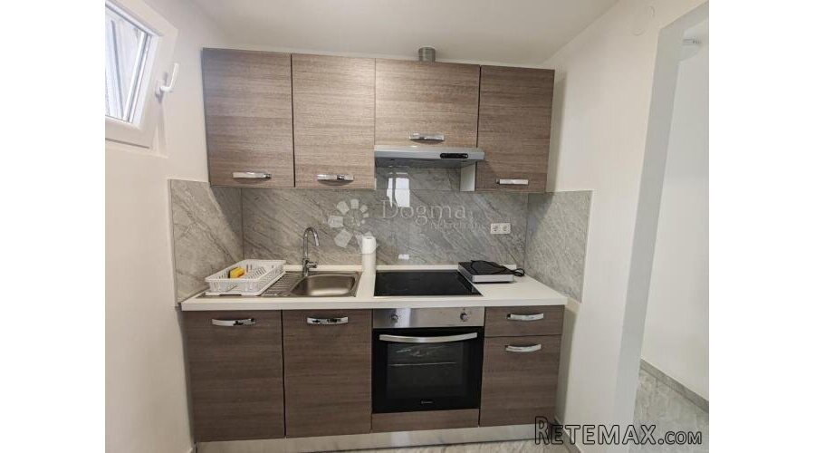 VODICE - stan na prvom katu s pogledom na more - 150 metara - 3