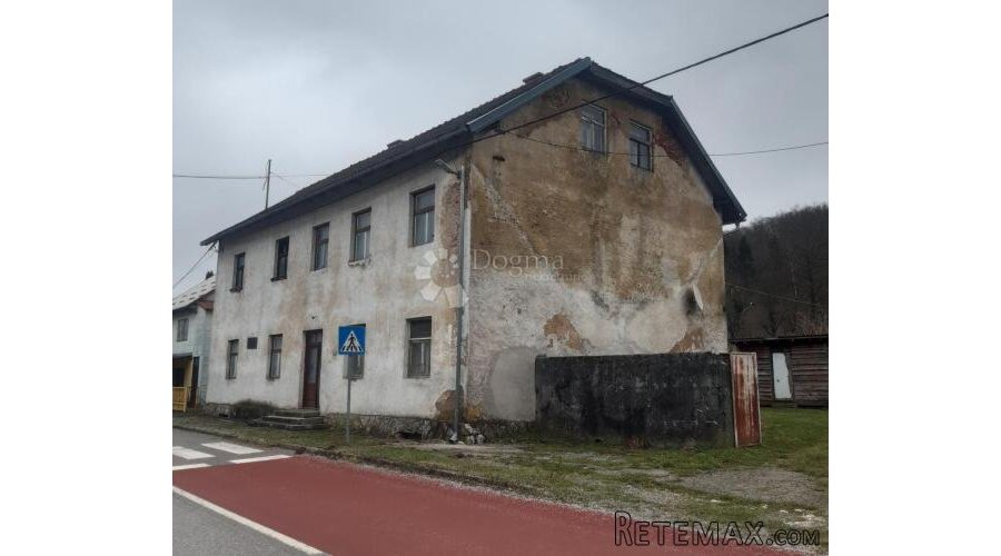 Kuća za adaptaciju u Drežnici sa 8 stanova - 3
