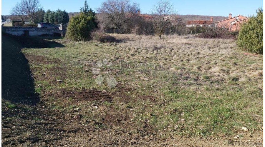 Prostrana građevinska parcela blizu Labina - 2