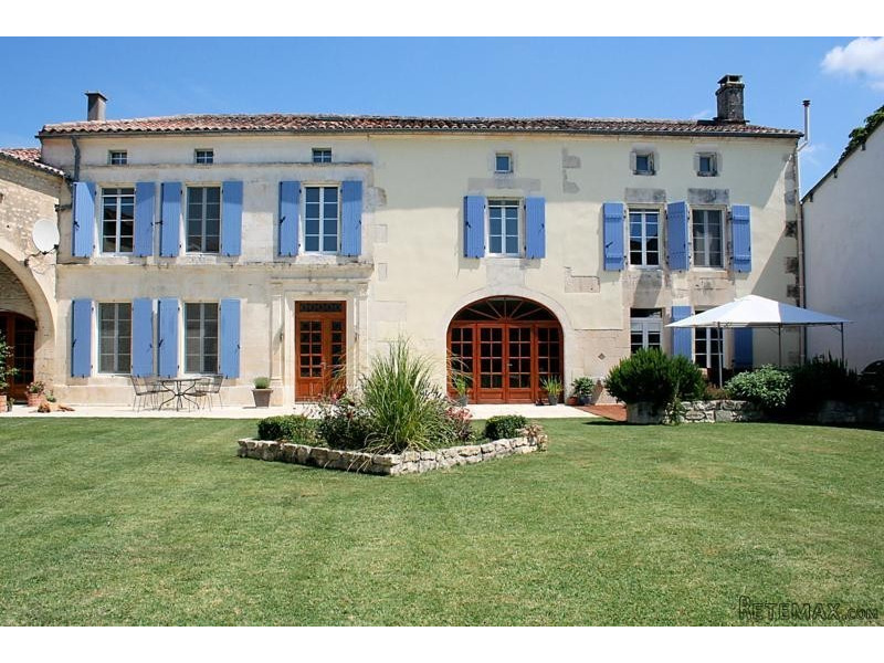 Spacious And Well Renovated Charentaise..