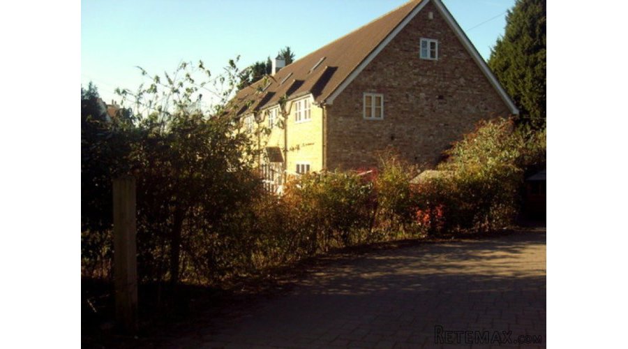 6 BEDROOM HOUSE FOR SALE