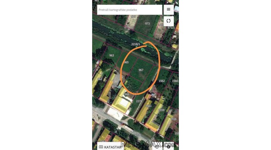 Plac u strogom centru Zmajeva - 2