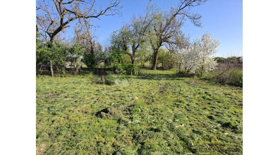 Kuća za renovaciju + oranica 2215 m² - 2