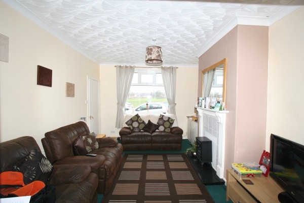 ***extended Well Presented 3 Bed Family.. - 2