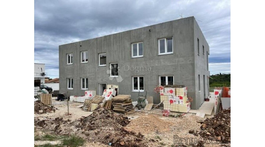 Umag, predivan apartman s okućnicom