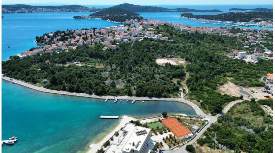 ROGOZNICA- GRAĐEVINSKO ZEMLJIŠTE UZ MORE