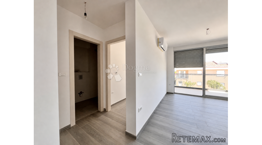2S+DB, 1. kat u novogradnji - 1 km od mora - 72,80 m2 - 3
