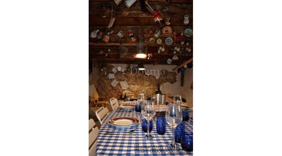 BAKAR KUĆA 140M2 NA 20M OD MORA! - 9