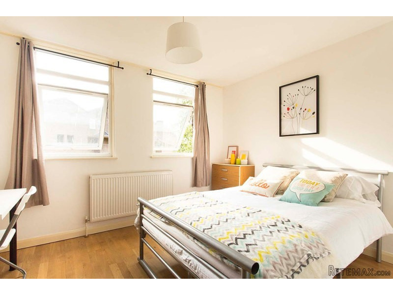 Single with double bed near Westbourne..