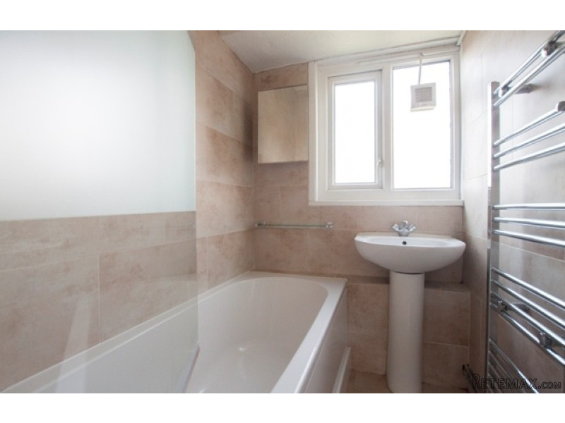 Single with double bed near Southfields.. - 2