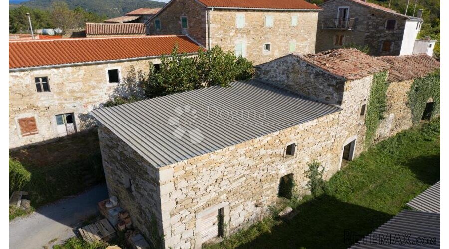 Kompleks kuća u centru Istre sa pogledom na jezero - 3