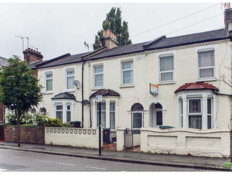 Single with double bed near Tottenham.. - 2