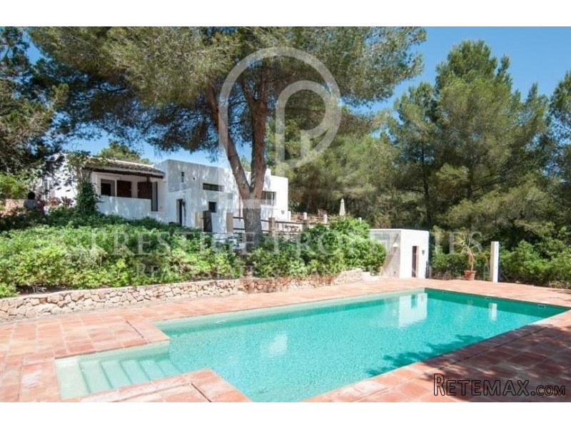 Large property with two houses near..