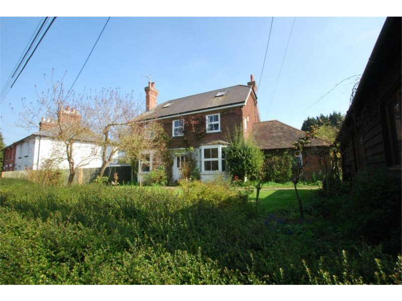 6 Bedroom Detached House