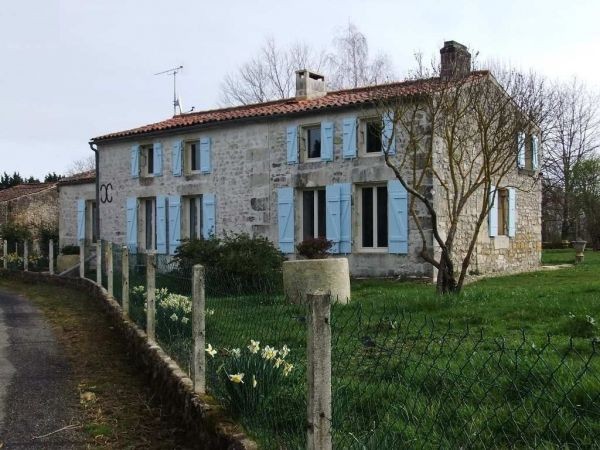 Beautiful Charentaise House and Garden