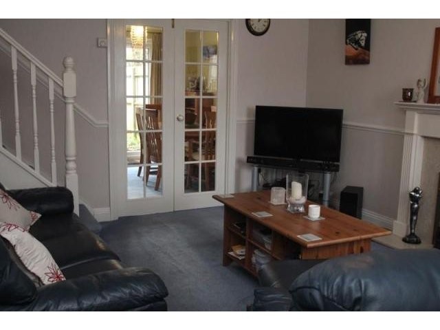 3 bedroom Property For Rent: Stag Way.. - 2