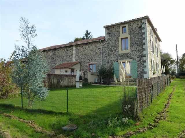 Beautifully Renovated 5 Bed Farmhouse.. - 2