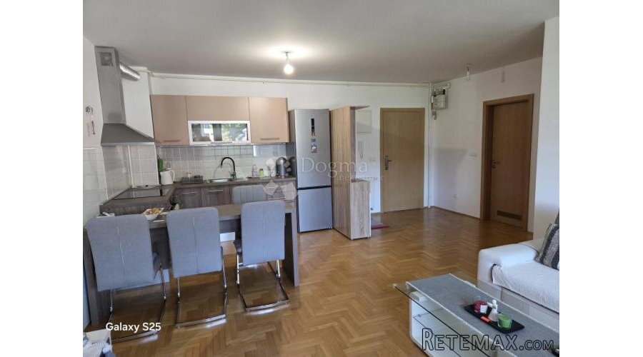 Dugo Selo dvosoban stan 51 m2 sa garažnim parkirnim mjestom
