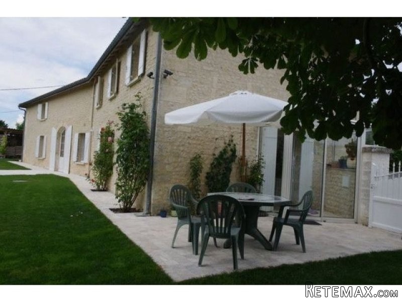 Lovely 6 Bedroom Charentaise-2km From..