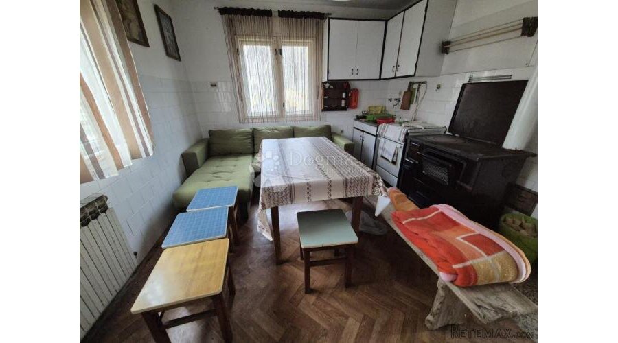 Seosko imanje sa kućom trokatnicom i 25.194m² zemljišta!