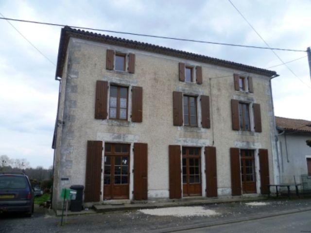 EC0138al Impressive 'Charentaise' House..