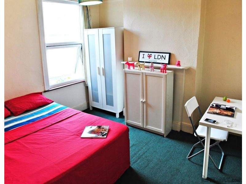 Single with double bed near Tottenham..