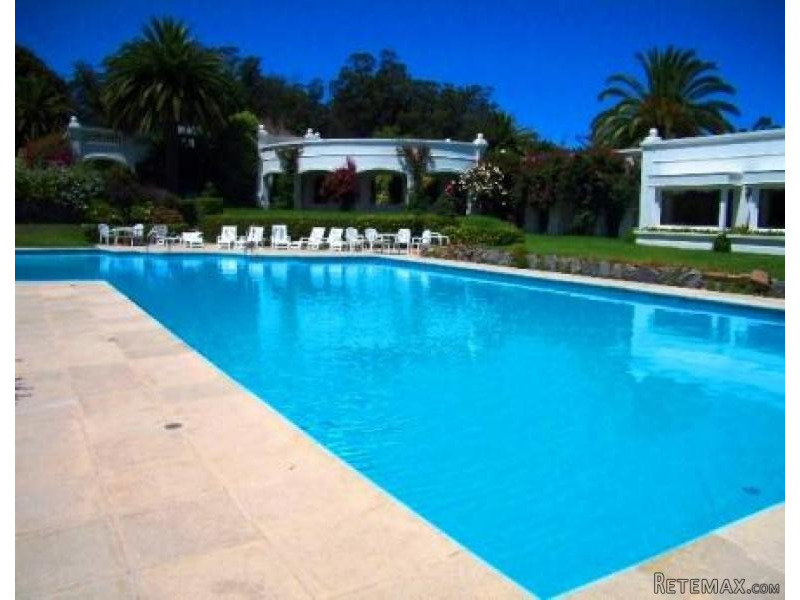 6 Bedroom House - For Rent - Golf