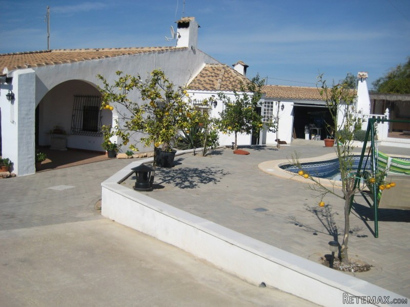 Country Home With A Plot Of 1700 M2.. - 2