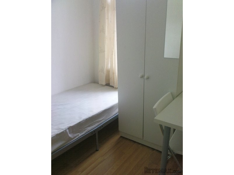 Single with single bed near Turnpike..