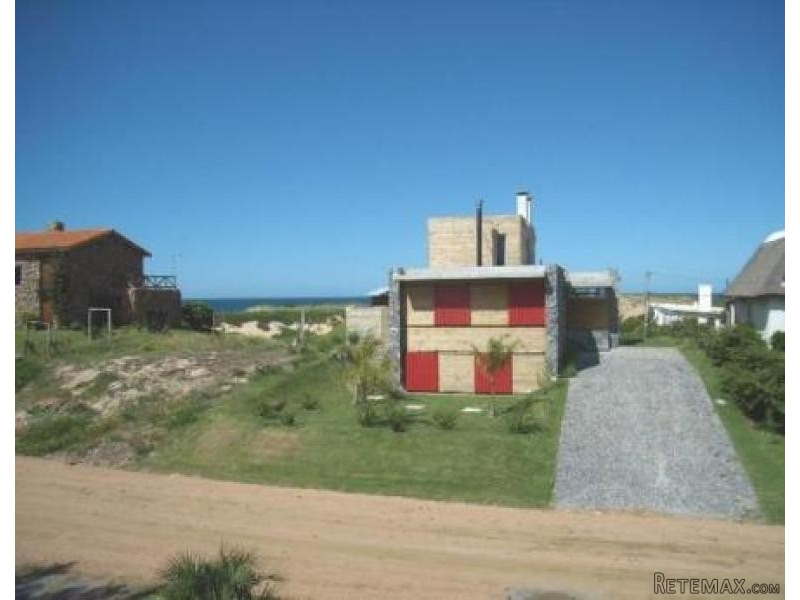 3 Bedroom House - For Rent -.. - 2