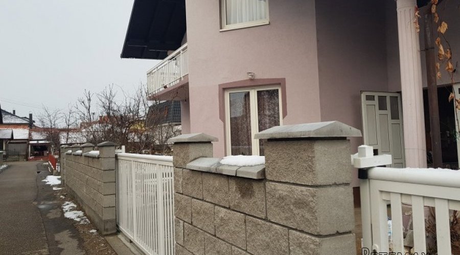Prodajem kucu-Bijeljina - 2