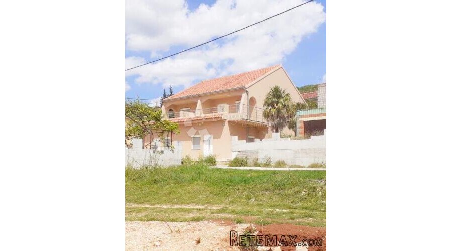 Prodaja kuće 80m od mora, 6 apartmana - 3