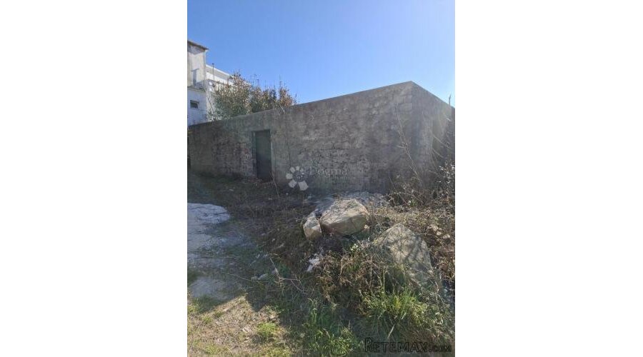 Nedovršena kuća 150 m od plaže