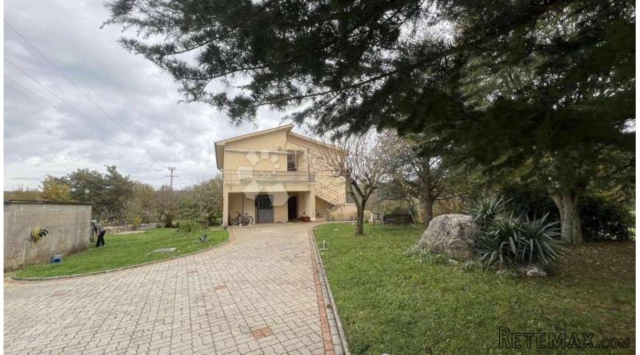 Kuća sa 2 stana - 3 km od Labina