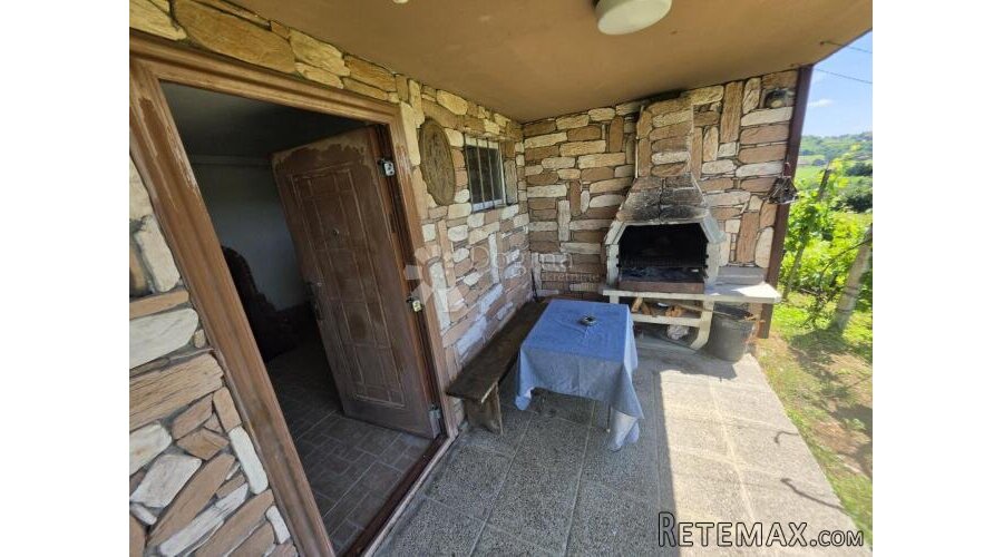 Vikendica na građevinskoj parceli 1.160m² – mirna lokacija n