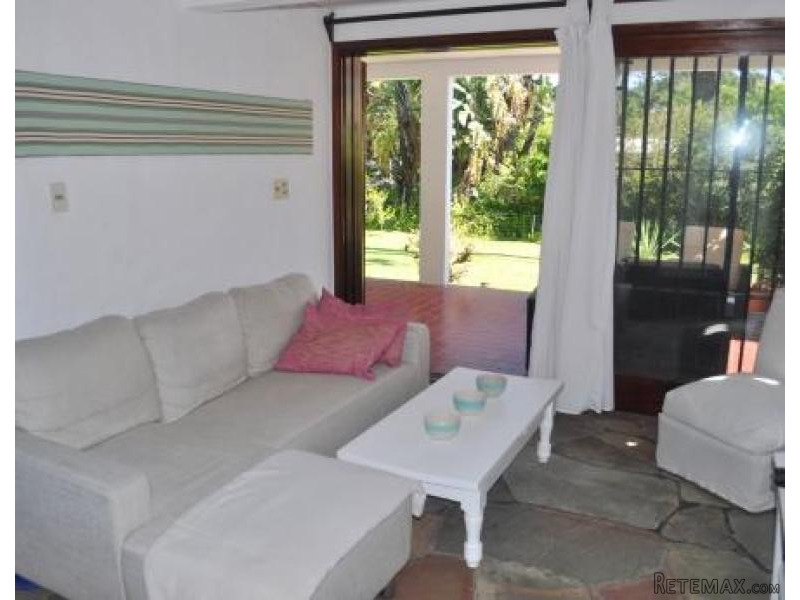 3 Bedroom House - For Rent - Pinares - 2