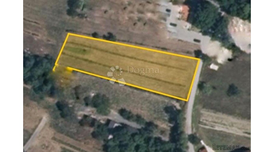 GRAĐEVINSKO ZEMLJIŠTE PRAVILNOG OBLIKA 2030 m2 - 3