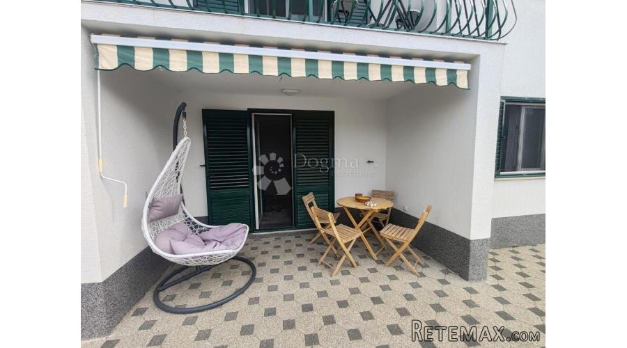VODICE - atraktivan stan u prizemlju - 150 metara od plaže - 2