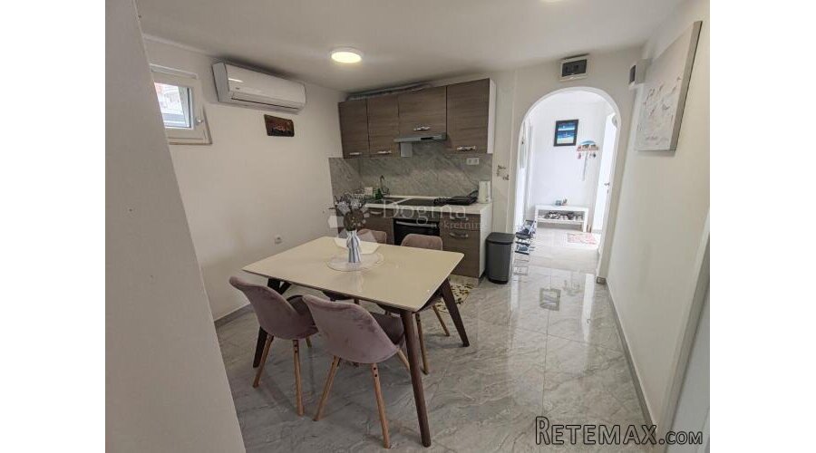 VODICE - atraktivan stan u prizemlju - 150 metara od plaže - 3